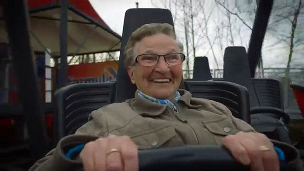 Une mamie dans des montagnes russes