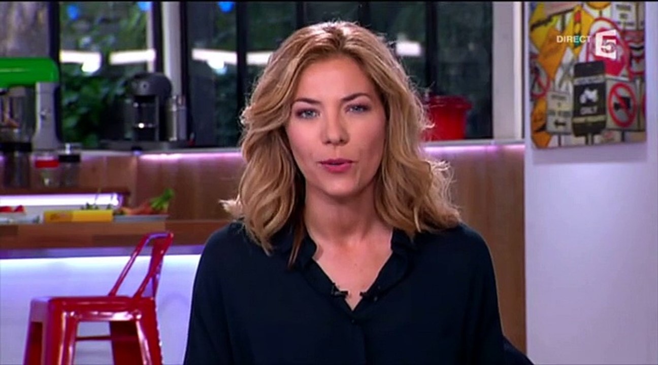 Les jolies jambes de Claire Barsacq dans C à vous font le buzz