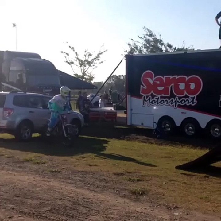 Comment charger une moto sur un pick-up avec classe ?