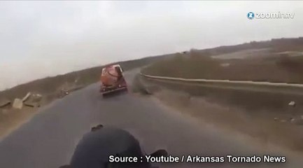Moto vs camion : victoire par KO du poids lourd
