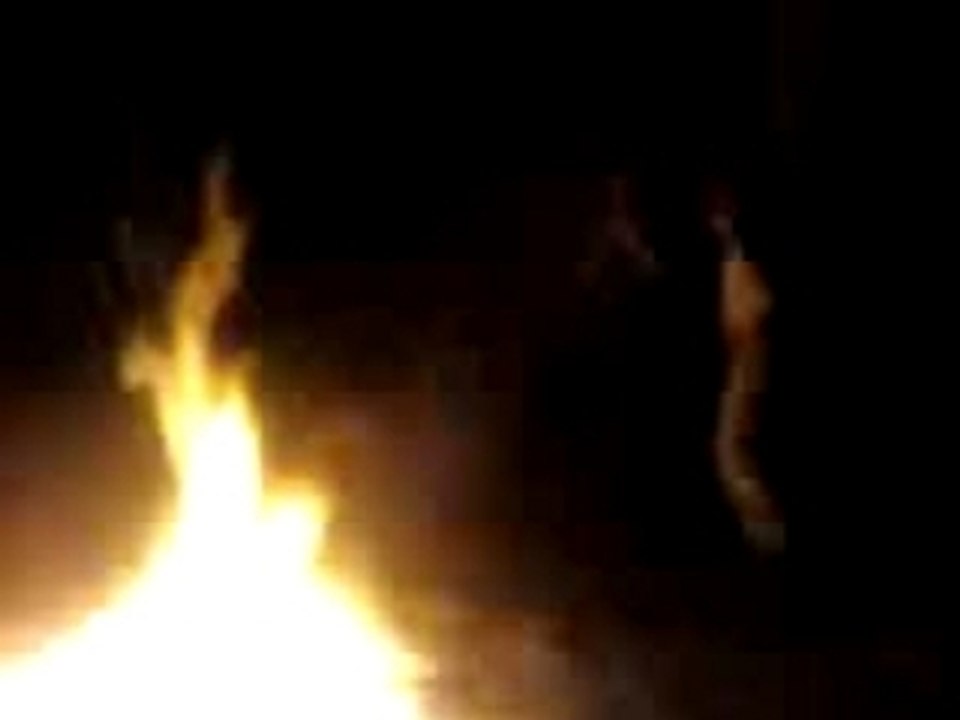 saut par dessus les flammes