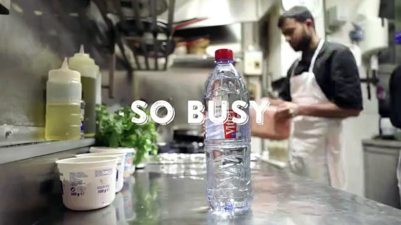 Une bouteille Vittel avec un bouchon-minuteur