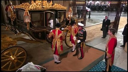 Un page s'évanouit pendant le discours de la reine Elizabeth II