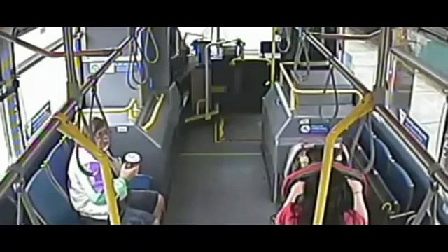 Ce chauffeur de bus héroïque sauve un petit garçon !