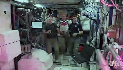 Jouer au foot dans l'espace, ça donne quoi ?