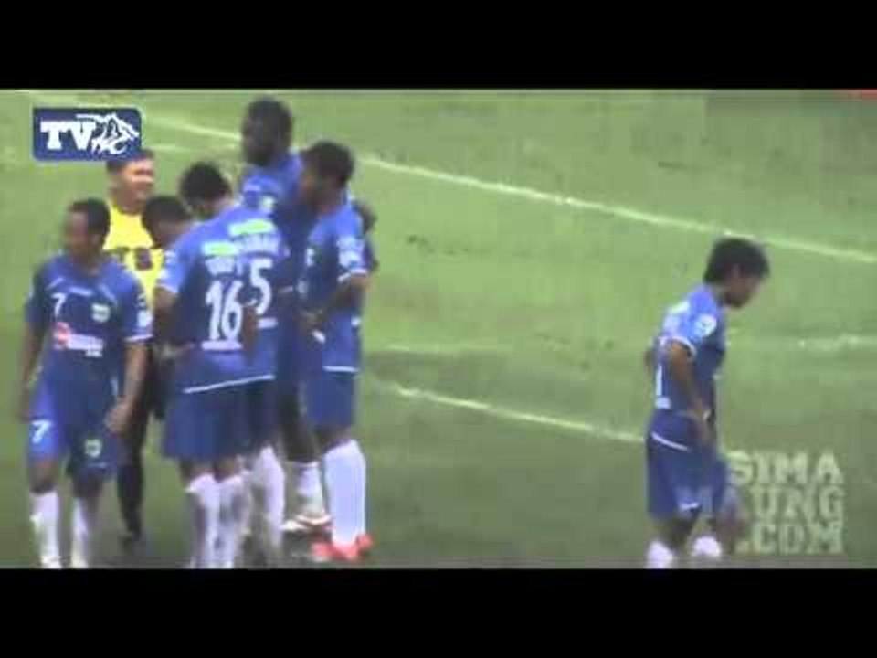 Persib vs Persipura (0-1) LSI 2011/12.mp4