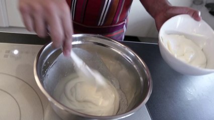 Blanc-manger aux amandes et coulis de fruits rouges