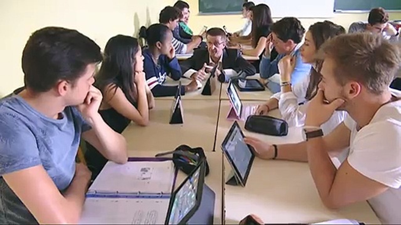 Quand les tablettes numériques remplacent les manuels scolaires