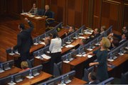 Les députés kosovars jettent des œufs sur leur premier ministre