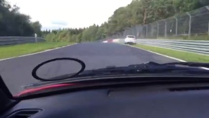 Gros crash d'une Mégane RS sur circuit