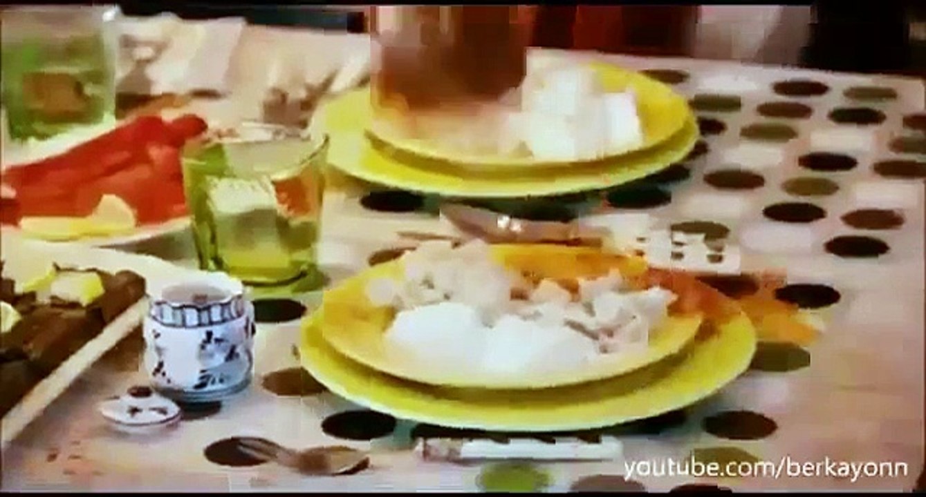 Ahmet Kural Feridenin Annesine Küfür Ediyor :D