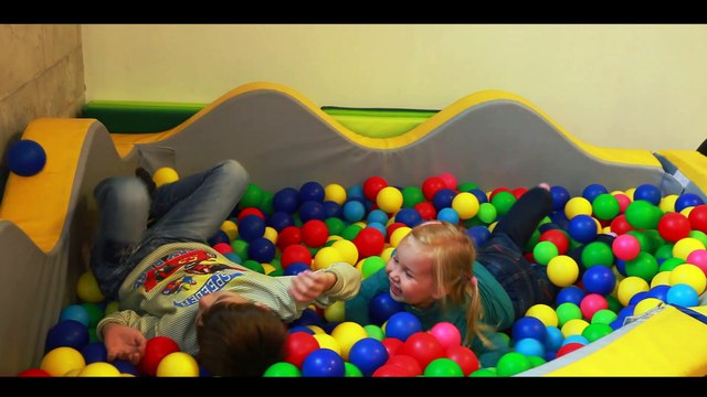 Кинокомпания «Союз Маринс Групп» подарила детям поход в театр