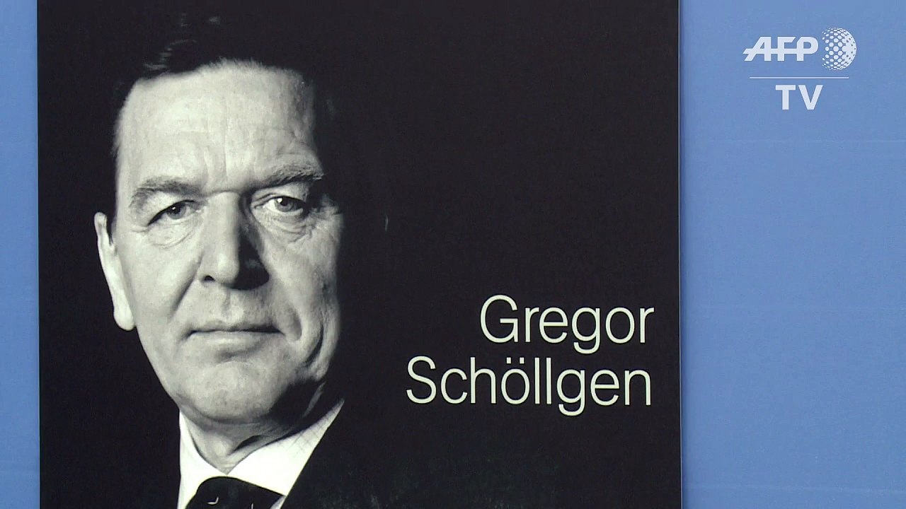 Merkel präsentiert Biografie von Altkanzler Schröder