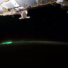 Une aurore boréale vue de l'espace, ça donne quoi ?