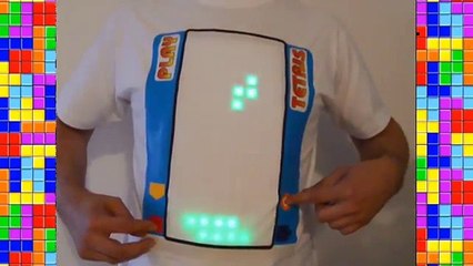 Il joue à Tetris sur son t-shirt