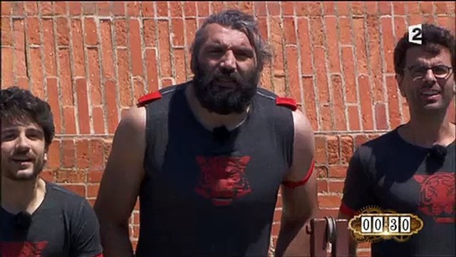 Marine Lorphelin fond en larmes après avoir raté une épreuve dans Fort Boyard