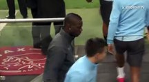 Mario Balotelli lit Zlatan en repassant