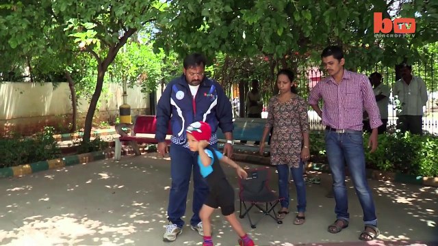 Record du monde : Il passe sous 39 voitures en limbo skating à 6 ans