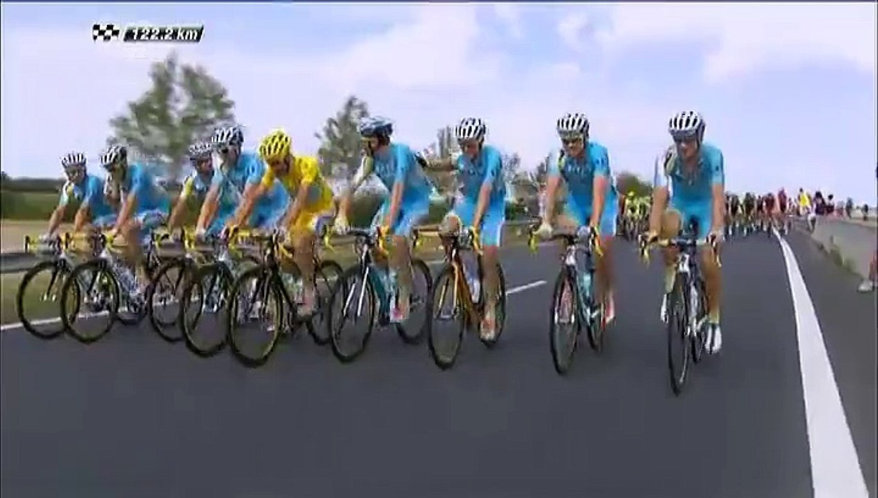 Un spectateur suit les coureurs du Tour de Fran...