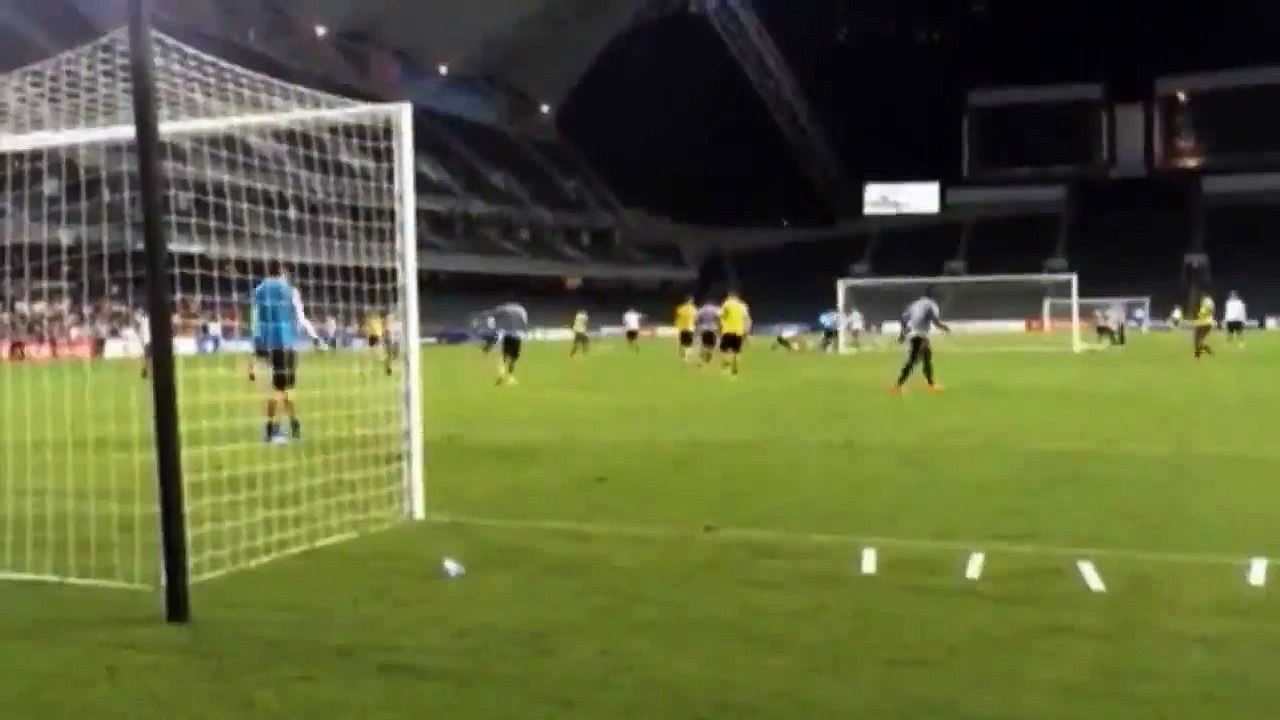 L'incroyable but "kung-fu" de Zlatan Ibrahimovic à Hong Kong