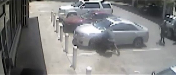 Mauvaise rencontre, ces voleurs n’auraient jamais dû attaquer cette station service !