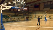 Quand Rémi Gaillard défie Tony Parker dans un concours incroyable de tirs