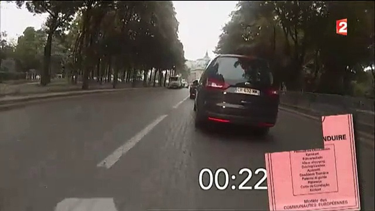 Le ministre de l'Intérieur pris en flagrante violation du Code de la Route