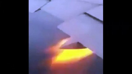 La terrifiante vidéo d'un avion en flammes filmée par une passagère