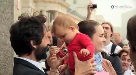 Adrien Brody à l'aise avec ce bébé belge