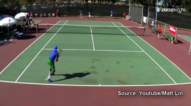 Un joueur de tennis victime d'un coup de filet