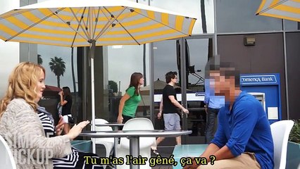 Une jolie femme se déguise en grosse avant de se rendre à ses rendez-vous Tinder