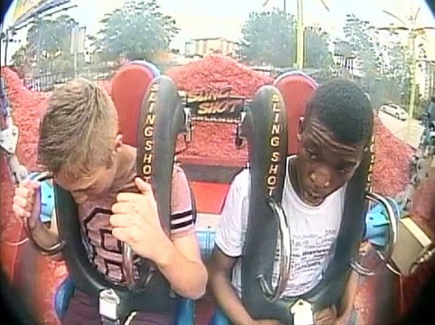 Il s'évanouit trois fois dans une attraction à sensations fortes