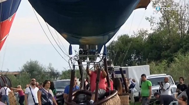 Italie: 100 mongolfières colorent le ciel de Paestum