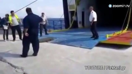 Embarquer une voiture dans un ferry, check!