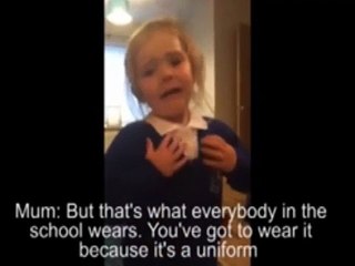 Une petite fille pleure car elle refuse de porter son uniforme bleu, couleur de Manchester City !