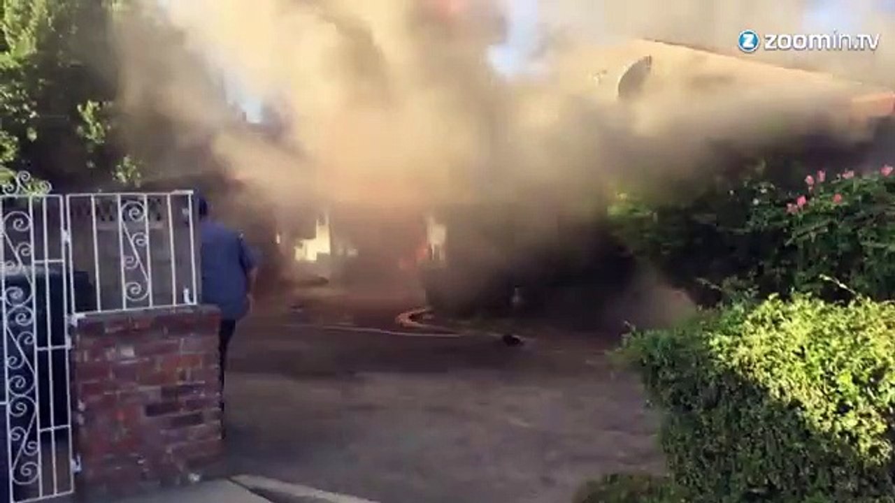 Il sauve un vieil homme des flammes!