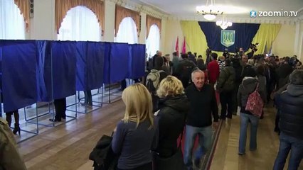 Ukraine: l'Europe, prudente, observe les élections
