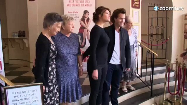 Gemma Arterton, sensuelle pour le magazine Glamour