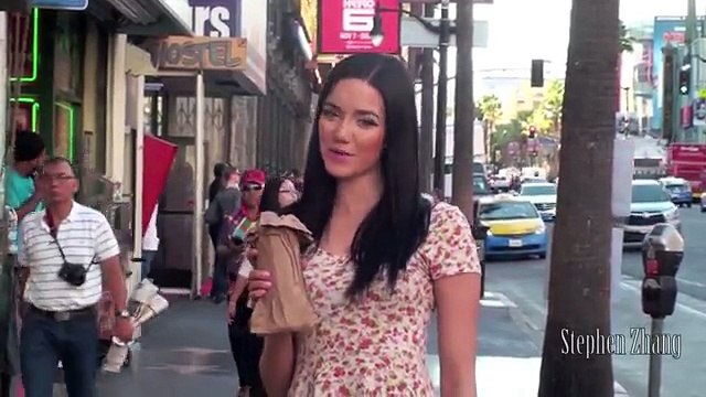 Caméra cachée : une jolie fille fait semblant d'être ivre dans la rue