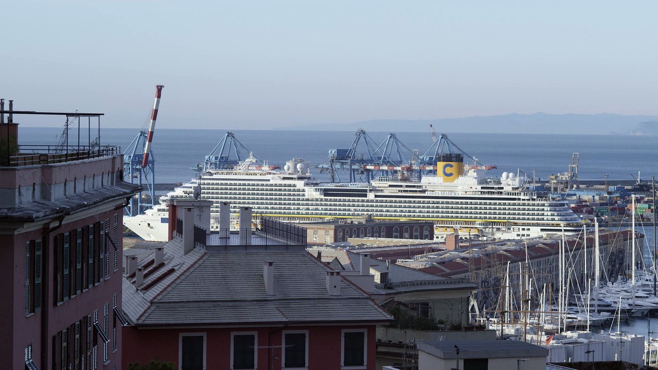 Le Costa Diadema dans le port de Gênes en Italie
