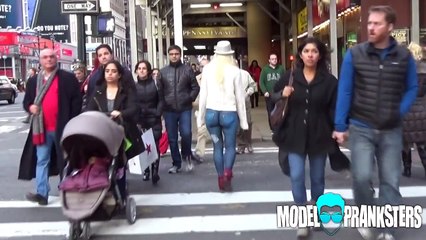 Elle se balade les fesses à l'air en bodypainting à New York