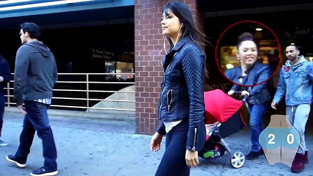 Cette jolie fille se balade avec une caméra cachée sur ses fesses dans la rue