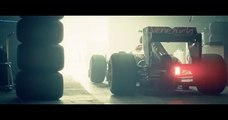 L'incroyable saut d'un camion par-dessus une Formule 1