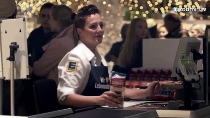 Flashmob: 'Jingle Bells' remixé par des caissières!