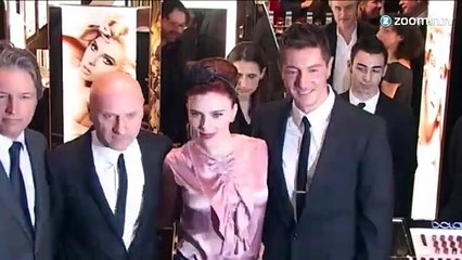 Scarlett Johansson et Snooki sont des femmes mariées!