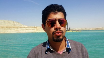 الصحفى عمرالكاشف بوكالة انباء الشرق الاوسط فى مواقع الحفر والتكريك بقناة السويس الجديدة فبراير2015