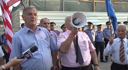Bunkeri te Min. e Brendshme, Ish të përndjekurit protestojnë- Ora News- Lajmi i fundit-