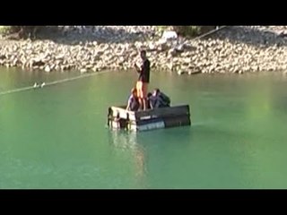 Ura mbi Mat u shemb 7 vjet më parë 33 nxënësit ende kalojnë në ujë