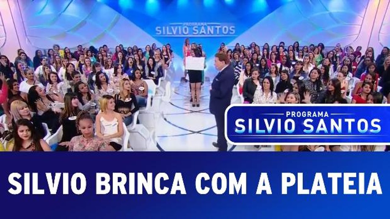 Silvio brinca com a plateia