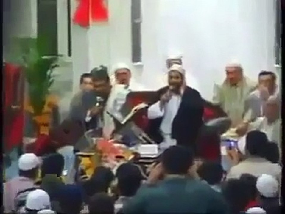 یہ پاکیزہ آوازیں ہم سب نے ضرور سُنی ہوئی ہیں آج چہرے بھی دیکھ لیجئے اور شئیر کروادیں تاکہ زیادہ سے زیادہ لوگوں تک پہنچ سکے۔